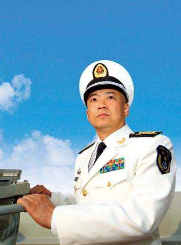遼寧艦現(xiàn)任艦長——中國海軍力量的新標桿，遼寧艦現(xiàn)任艦長，中國海軍力量的新典范