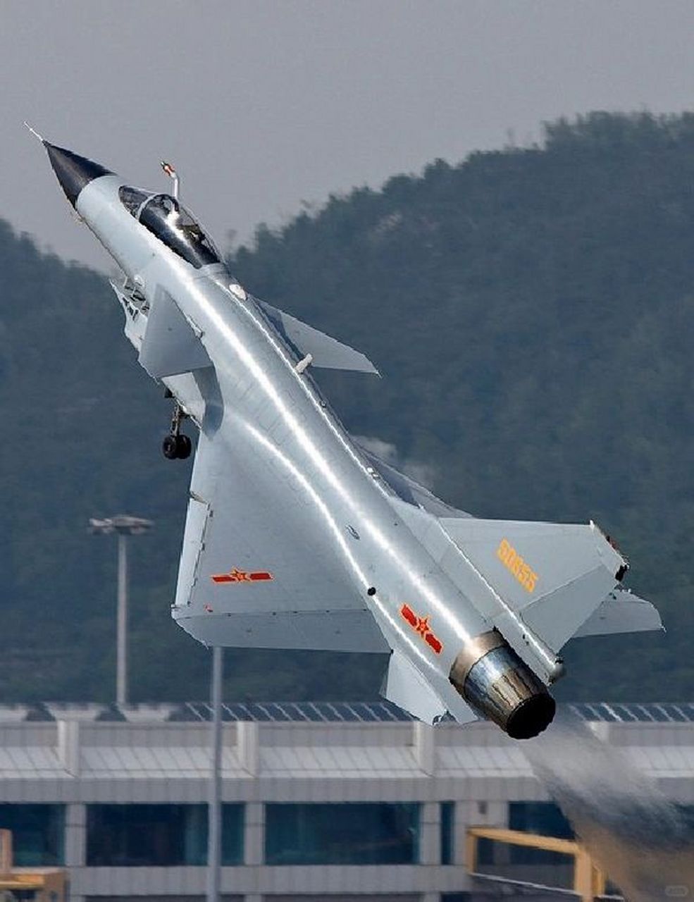 殲-10戰(zhàn)斗機(jī)是幾代機(jī)？全面解析中國空軍的主力戰(zhàn)機(jī)，中國空軍主力戰(zhàn)機(jī)殲-10戰(zhàn)斗機(jī)的全面解析，幾代機(jī)？