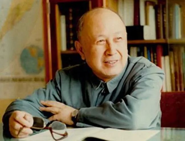 錢學(xué)森資料簡介，中國航天之父的傳奇人生，中國航天之父錢學(xué)森，傳奇人生的簡介
